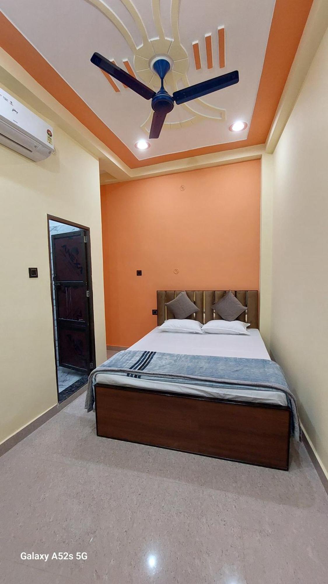 Narayani Paying Guest House Benares Buitenkant foto