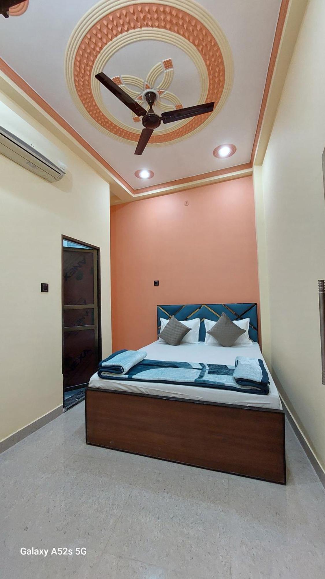Narayani Paying Guest House Benares Buitenkant foto